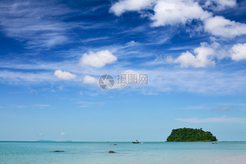 礁泰国安达曼海的小型丛林岛浪船图片