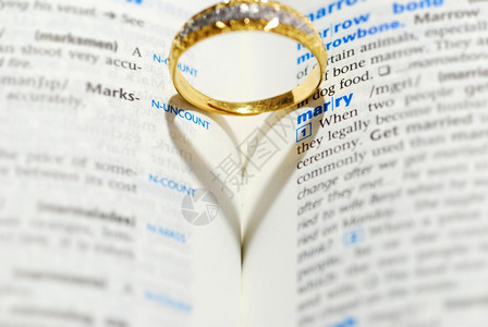 结婚戒指为姻的言词献上一颗心丈夫闪耀金的图片