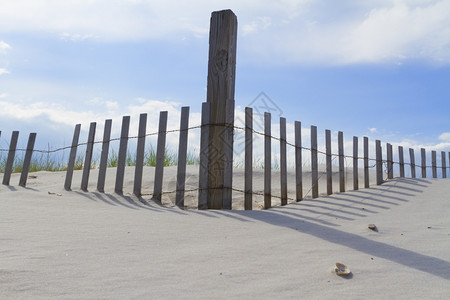 地点天堂海滩大西洋沿岸有围栏的沙丘图片