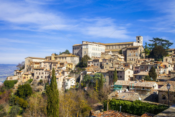 堡垒意大利中世纪城市托迪场地山图片
