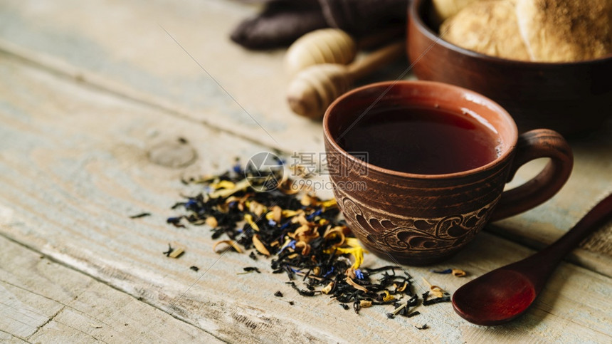 传统的绽放芳香茶叶药草树木背景图片