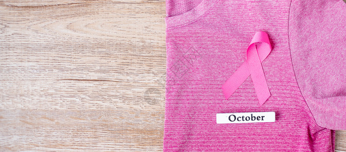 国际的医疗10月乳腺癌意识粉红色衬衫丝带以支持人们生活和疾病保健国际妇女节和世界癌症日概念关于乳腺癌认识月粉红色衬衫的丝带象征图片