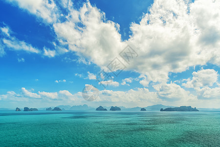 梦幻般的多云天空背景下的海洋热带岛屿梦幻般的天空背景下海洋热带岛屿透明户外墙纸图片