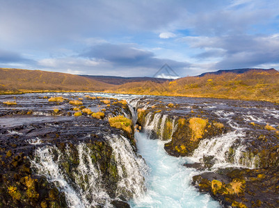 冰岛美丽的大连级布鲁马福斯瀑圆圈墙纸天线图片