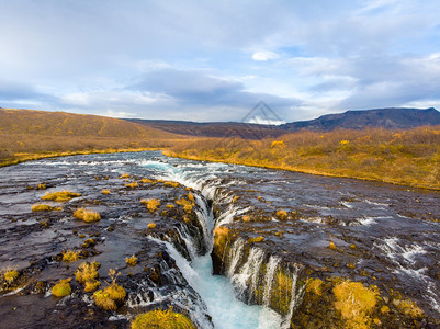 强大的冰岛美丽连级布鲁马福斯瀑蓝色的山图片