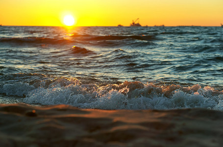 汹涌的海浪图片