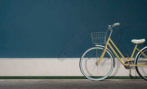 环境的骑自行车人防止无墙车免费日生态友好型车辆环保和减少碳概念外出场景灯光的双人自行车或城市摩托泊街道图片