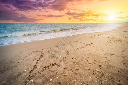 海景夏天201年新快乐关于美丽的海滨文字早晨海浪在地平线背景上日出圣诞节和新年海滩图片