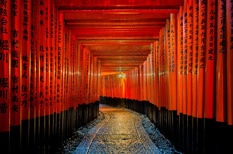 亚洲日本京都FushimiInaritaisha神庙红褐色门道著名的历史图片
