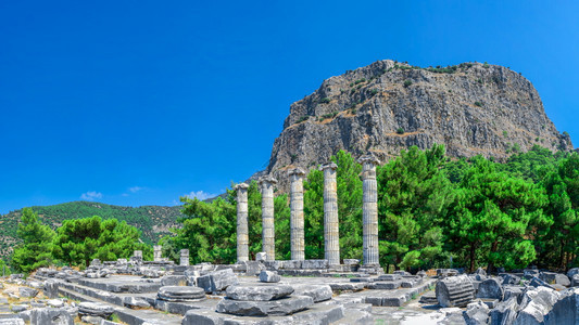 阳光明媚的夏日土耳其普里内的古希腊神庙遗址土耳其普里内古神庙遗址旅游门博物馆图片