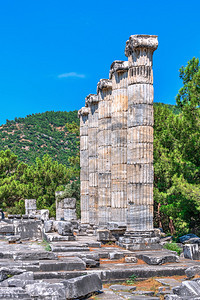 阳光明媚的夏日土耳其普里内的古希腊神庙遗址土耳其普里内古神庙遗址建造废墟博物馆图片