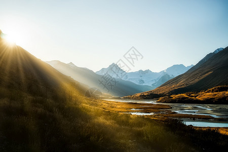 遗产阿尔泰山脉的日落Naturersquos阿尔泰自然景观阿尔泰山脉的日落自然阿尔泰景观晴天红色的图片