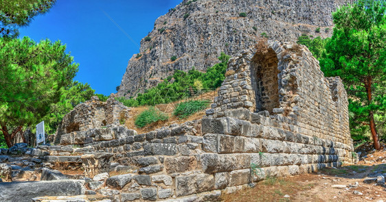 土耳其古希腊城市普里内Priene的废墟在土耳其古城市普里内Priene悬崖门吸引力图片