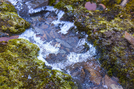 秋季小溪流水图片