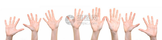 一群天主教白人儿童举起手来用开放的掌伸出白色背景的棕榈以近距离高分辨率表决团队合作图片