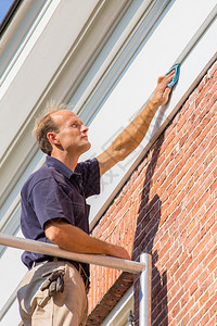 建造荷兰画家从事脚手架工作用布料打扫屋顶的造型积极勤杂工图片