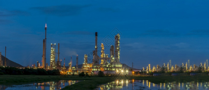 炼油厂气体汽工业与原罐汽供应和化工厂石油桶燃料重工业炼油厂制造行业概念爆炸科威特工程图片
