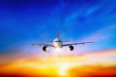 美丽的商业飞机在云上过层日落时光迅速快旅行和运输概念客机旅行和运输概念旅行和运输概念旅行和运输概念戏剧乘客图片
