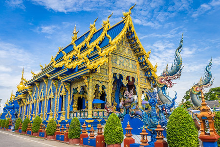 一种泰国清莱省WatRongSuaTen神庙蓝天空背景泰国清莱省广受欢迎的目地和清莱标白色颜图片