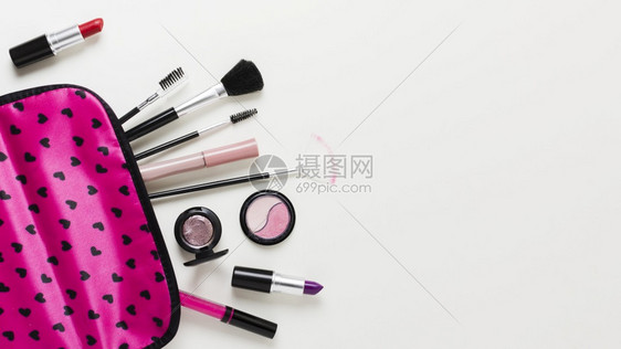 化妆包的的化妆品和化妆工具图片