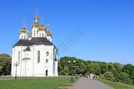 大教堂季节切尔尼戈夫镇蓝天背景的美丽教堂牧师图片