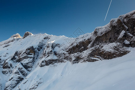 冬季雪山风光图片