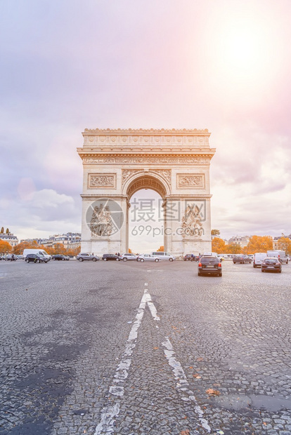 法国巴黎市凯旋门秋天的美丽景色法国巴黎市凯旋门秋天的美丽景色法语大街游客图片