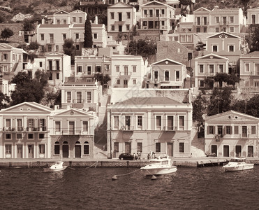 夏天希腊Dodecanesses岛SymiSimi多姿彩的房屋村庄语气图片