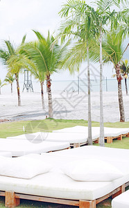 紧靠海滩的现代户外家具图象休息阳台外部的图片