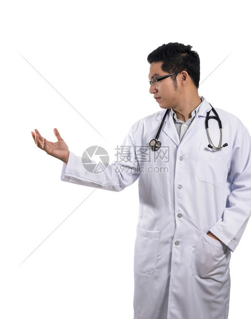 手套亚洲人韩国医生的肖像手拿着听诊器设备在白色背景上采取一些行动包括剪切路径医生概念等亚洲医生的直径图片