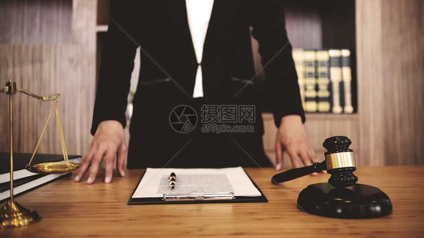 专家解读湖人战术调整对胜负影响的关键因素