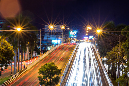 2018年6月日泰国Phitsanulok市路边夜间交通灯的颜色接触传统的动态图片