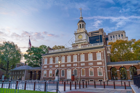 宣言美国宾夕法尼亚州费城独立大厅日出雕像历史图片