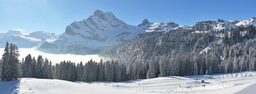 冬季雪山风光图片