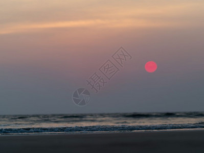 明信片水平生动的海洋玩具潮汐波浪日落散景背水平生动的海洋玩具潮汐波浪日落散景背b地平线燃烧图片