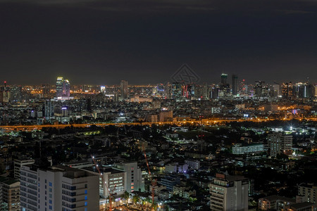 场景曼谷泰国20年8月日曼谷市中心城风景晚上有摩天大楼给城市一个现代风格的焦点亚洲夜晚图片