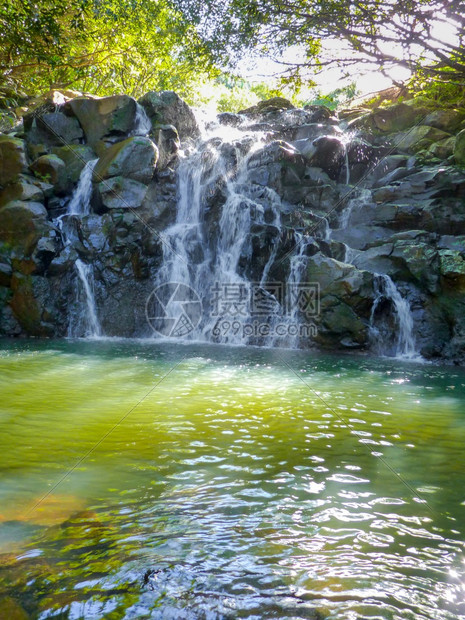 冷静的Vacoas瀑布流动水毛里求斯岛旅游的吸引力图片