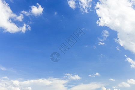 高的苍穹秋蓝色天空背景纹理白色的旋翼云彩秋天图片