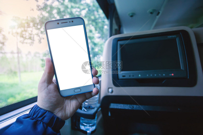 里面系统无线的手握着智能机模糊图像在LCD屏幕空白后座内抽象世界数字旅游公路行概念中的世界数字旅游行图象触碰用于娱乐公共汽车的B图片