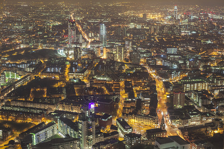 高架夜生活照明天黑后城市的高视景色图片