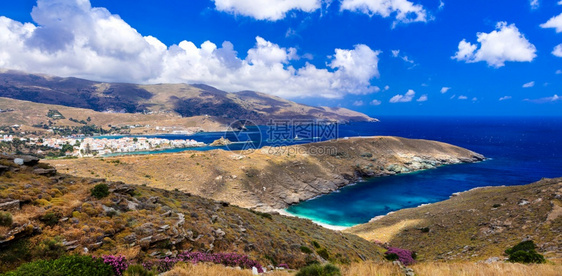 风景真实美丽的希腊安得罗斯岛乔拉村景色目的地庄图片