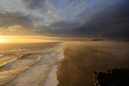 有雾雪地南海岸日落美景在海滩上雾密的黑沙旅游天空图片