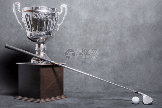 草游戏带有复制空间的高尔夫球奖杯推杆图片