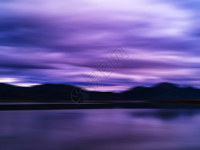 海洋水平生动紫色挪威晚间景观摘取背水平生动紫色挪威晚间风景抽采木丛Bac格式抽象图片