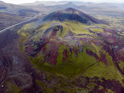 岩石五颜六色的流纹岩火山Landmannalaugar作为冰岛纯净的荒野全景多云灰图片