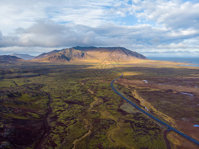 绿色灰兰德曼纳劳格五颜六色的流纹岩火山Landmannalaugar作为冰岛纯净的荒野全景图片