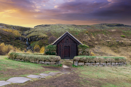 欧洲老的冰岛南部一座小屋日落多彩木制的图片