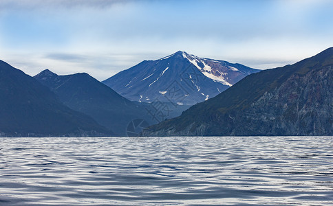 寒冷的雪太平洋上穆特诺夫斯基火山的景象观图片