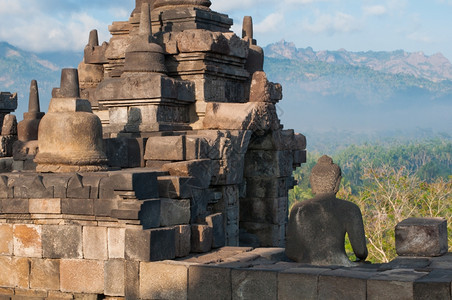 晴天旅行印度尼西亚中爪哇市阳光明媚的清晨博罗布杜尔寺庙精神图片