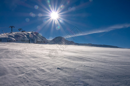 冬季雪山风光图片